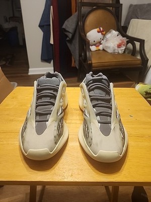 Adidas / YEEZY 700 V3 / Men's 6.5 / ID1674 / FADE SALT