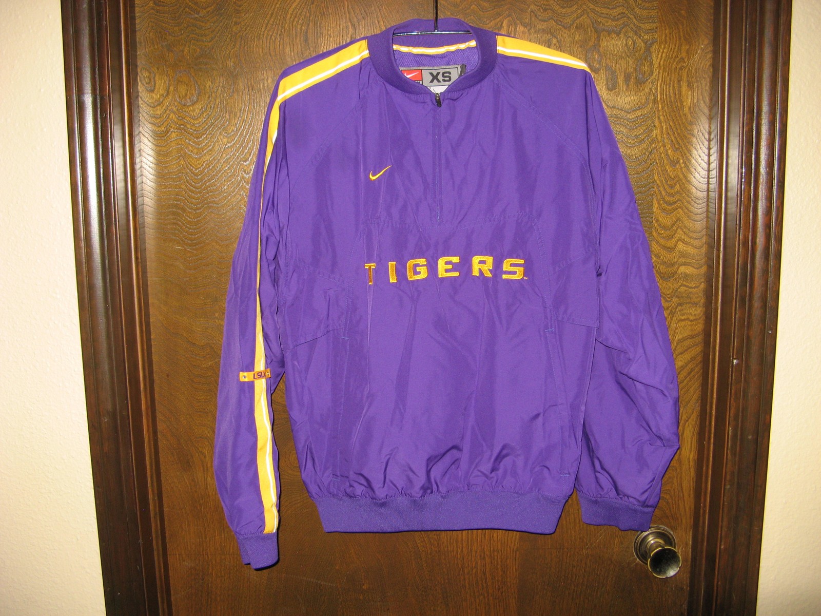 SACAI X NIKE Giacca da uomo Nike LSU Tigers viola e gialla 1 4 zip atletica a vento pista taglia XS