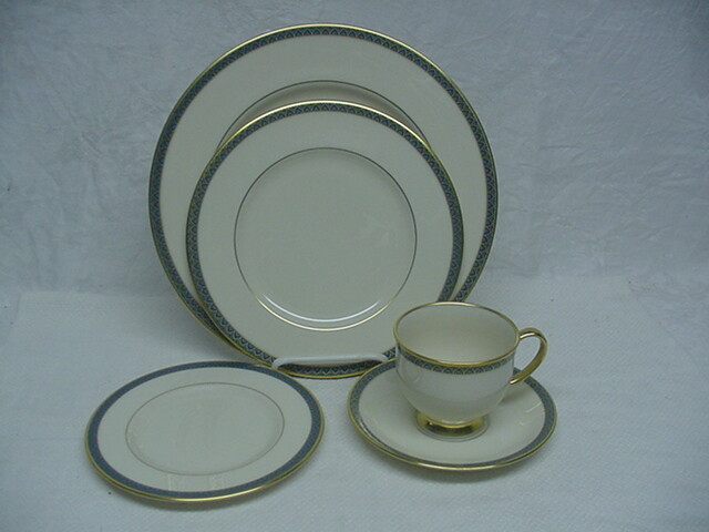 Dinner Service For 12 Lenox Patriot  Green & Gold
