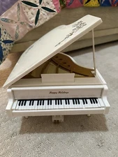 Vintage MAGICAL CHRISTMAS PIANO Plays 12 Christmas Songs