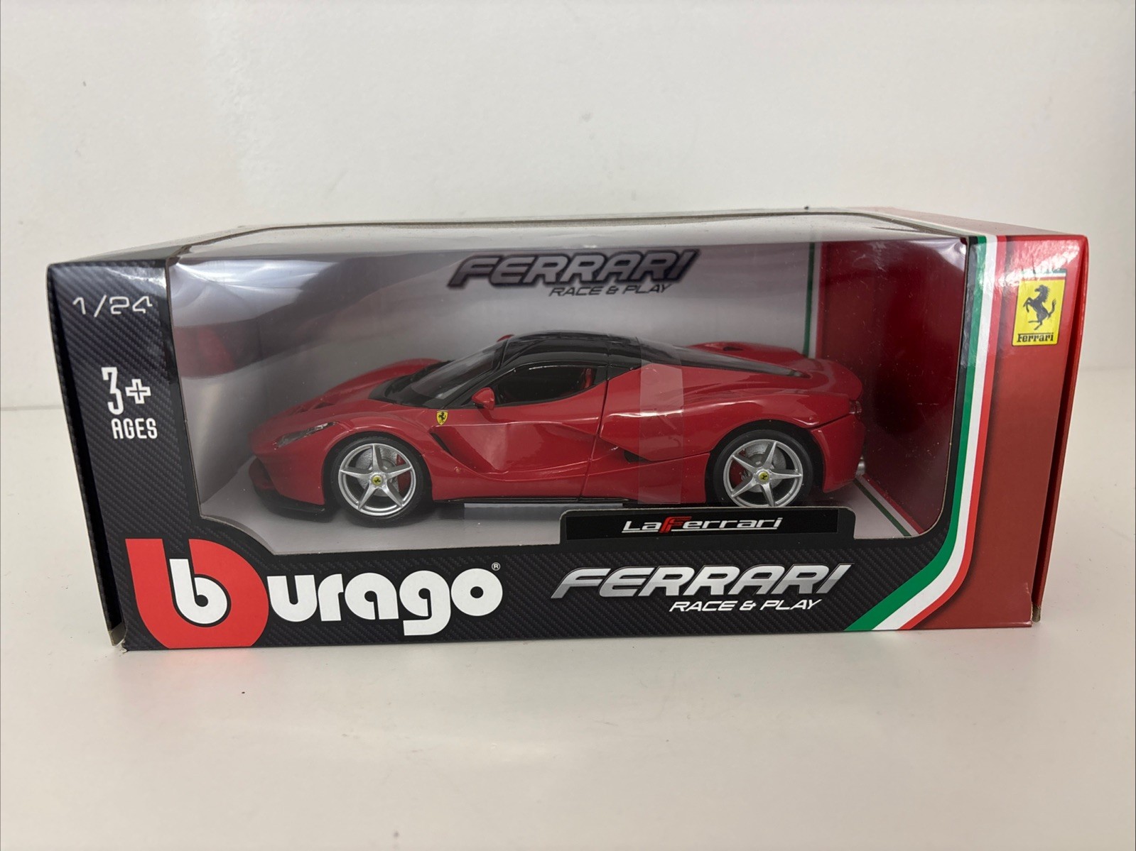 Ferrari Laferrari  - Red 1:24 Scale Diecast Model - Bburago 