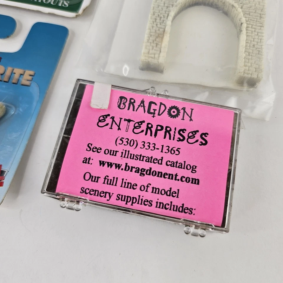 Model Power N Scale Accessories #1561 Iron Fence , Dirt , Track Brite,Rail Joint - Image 2 of 4