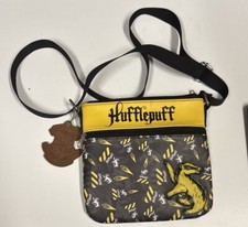 Bolso Bandolera Harry Potter Hufflepuff by Loungefly con Cremallera Excelente Estado