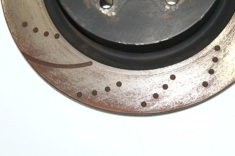 Nissan 350Z Infiniti G35 2003-2008 cupé rotor trasero perforado/ranurado P1064 Foto 3 de 4