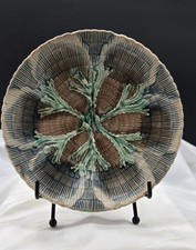 Antico piatto decorativo in maiolica italiana 1880 motivo conchiglia/alghe. Grifone...