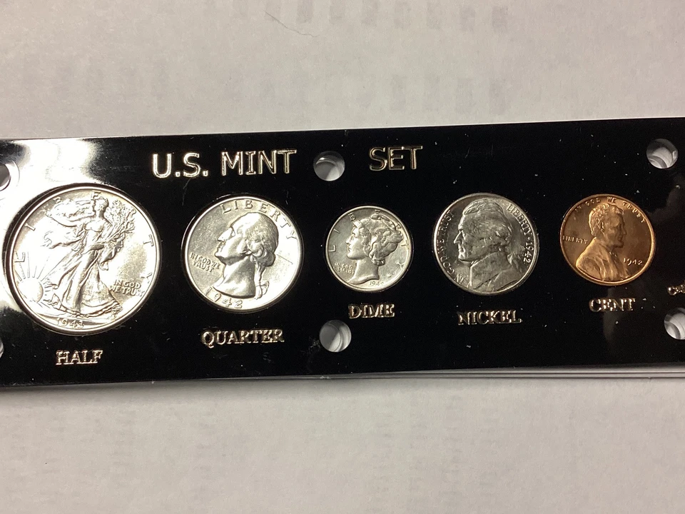 ***SUPER SALE***1942 “WAR YEAR” Mint Set - in Capital Plastics Display - Nice - Image 3 of 4