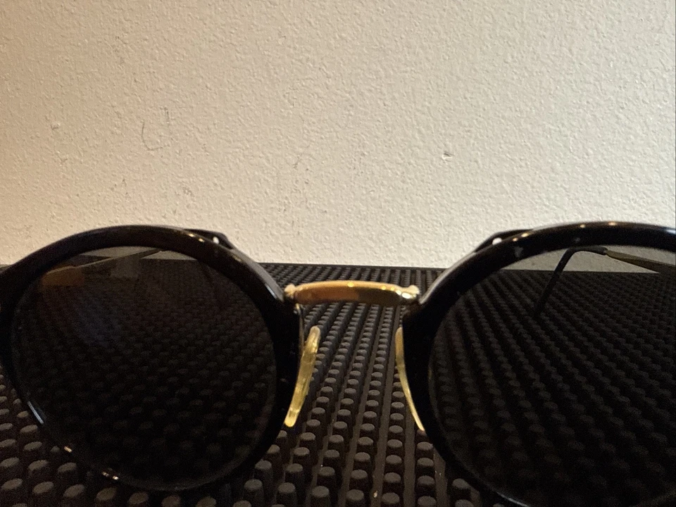 Gafas de sol vintage San Remo by Gargoyles - llantas redondas - negras y doradas - raras Foto 4 de 4