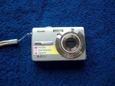 Silberne Digitalkamera Kodak EasyShare M863  / Auflösung von 8,2 Megapixeln