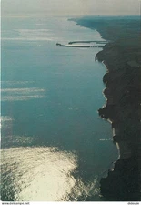 14 - Port en Bessin - Vue aérienne - Contre-Jour sur la Côte escarpée et l'avant