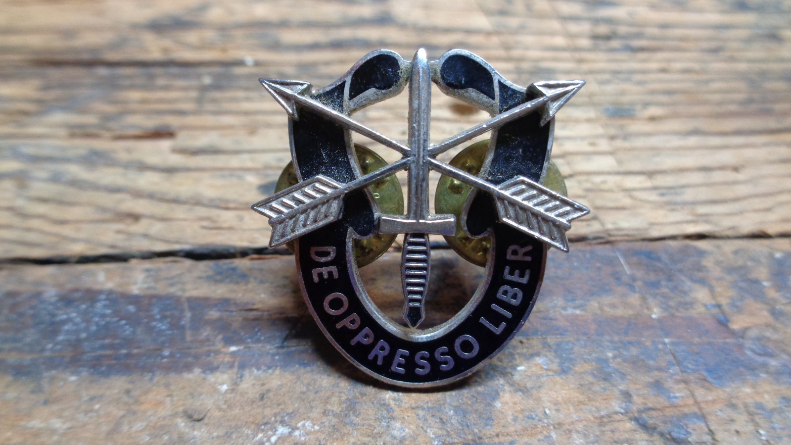 Vietnam War vintage US Army Special Forces uniform DI insignia pin V-21 ...