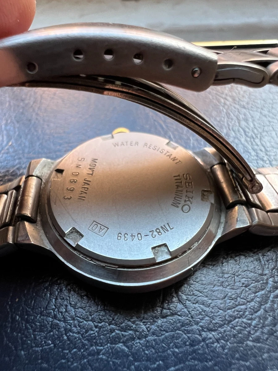 Reloj Mujer Seiko Titanium (7N82-0439) (Batería Nueva--Funciona)