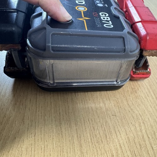 NOCO GB70 Genius Boost HD 2000A 12v Lithium Jump Starter FAULTY - Picture 4 of 10