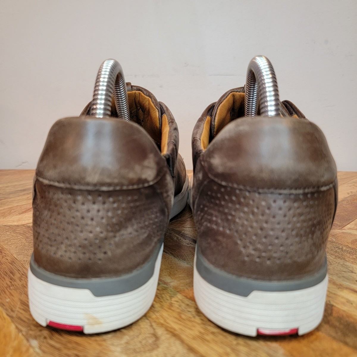 Kizik New York Court Brown Leather Sneakers Slip On Hands  display picture 2