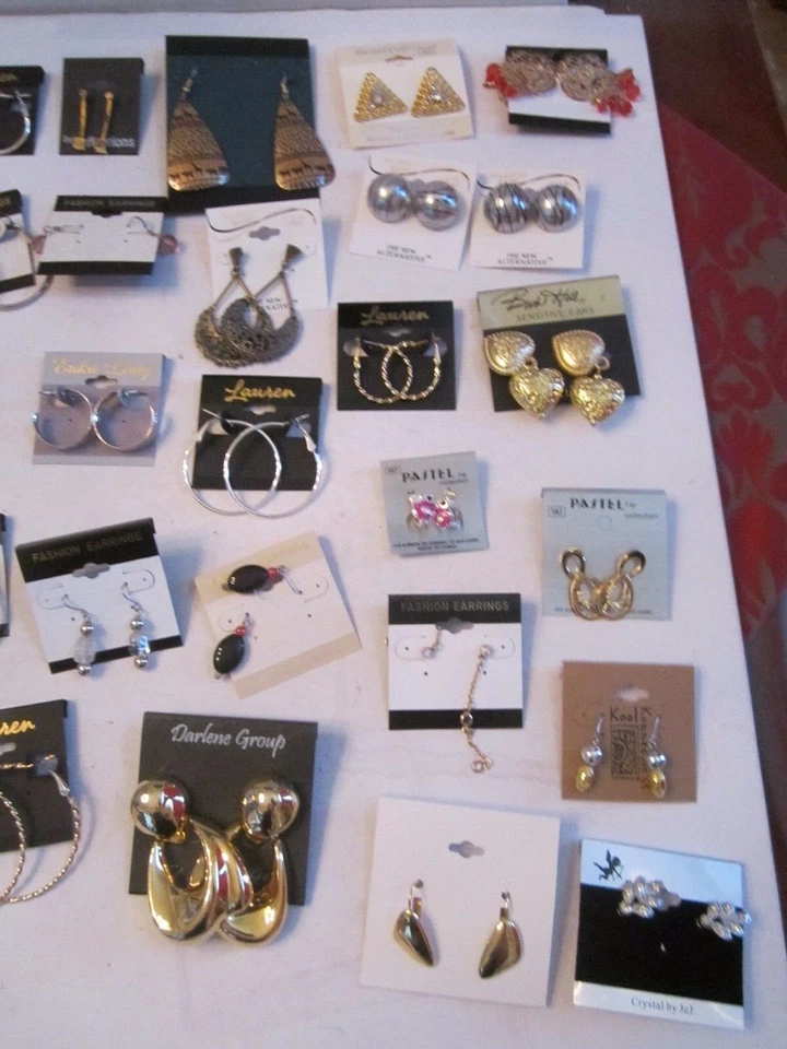 66 PAIRS OF EARRINGS - FASHION JEWELRY - LAUREN, E. LANG & MORE - LOT4 - TUB RR - Image 3 of 4