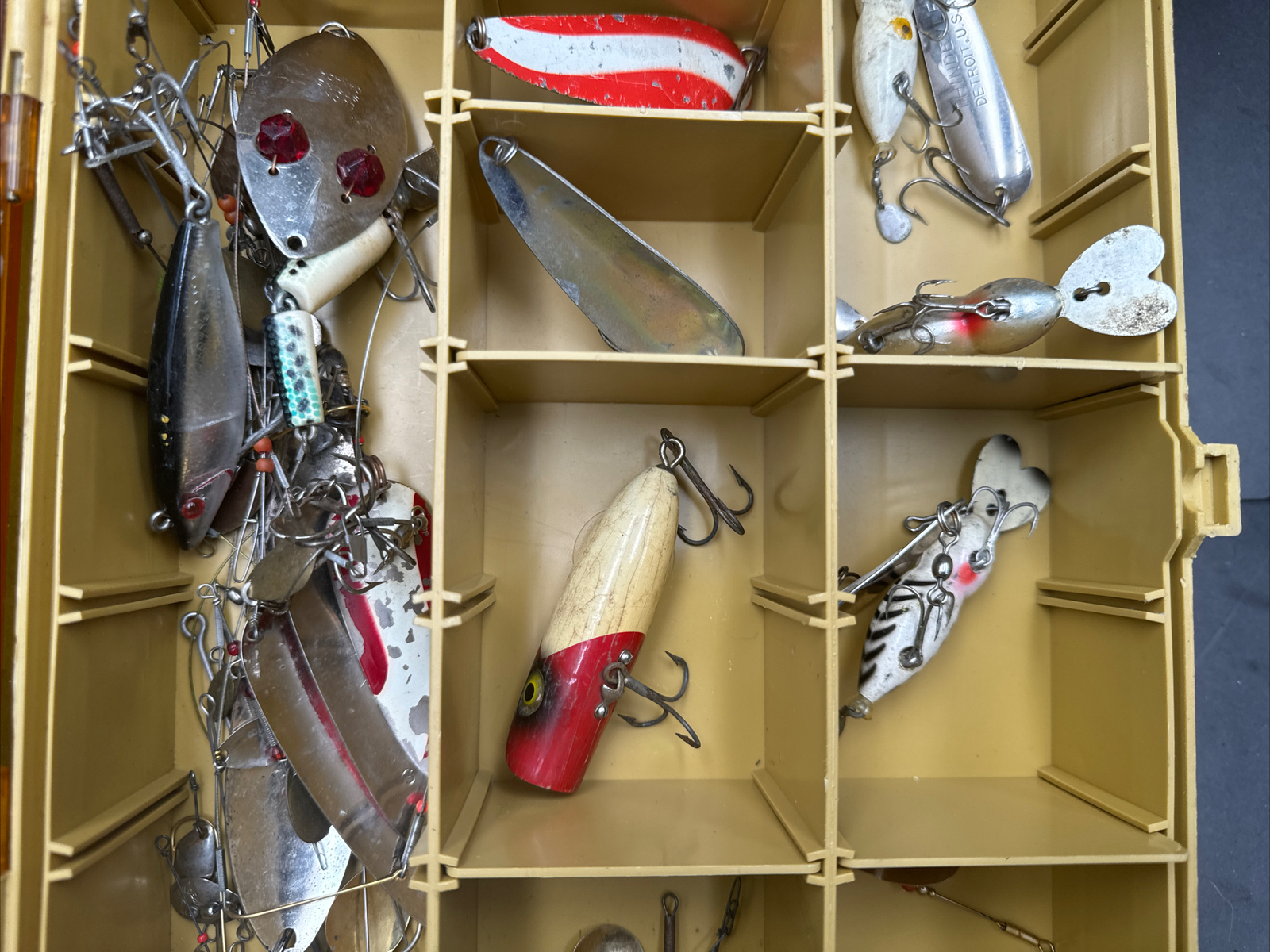 Vintage Fishing Tackle Boxes Full Of Lures Huge! Sport King Heddon DFT