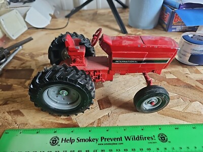 Vintage 1/16 Red Metal 8