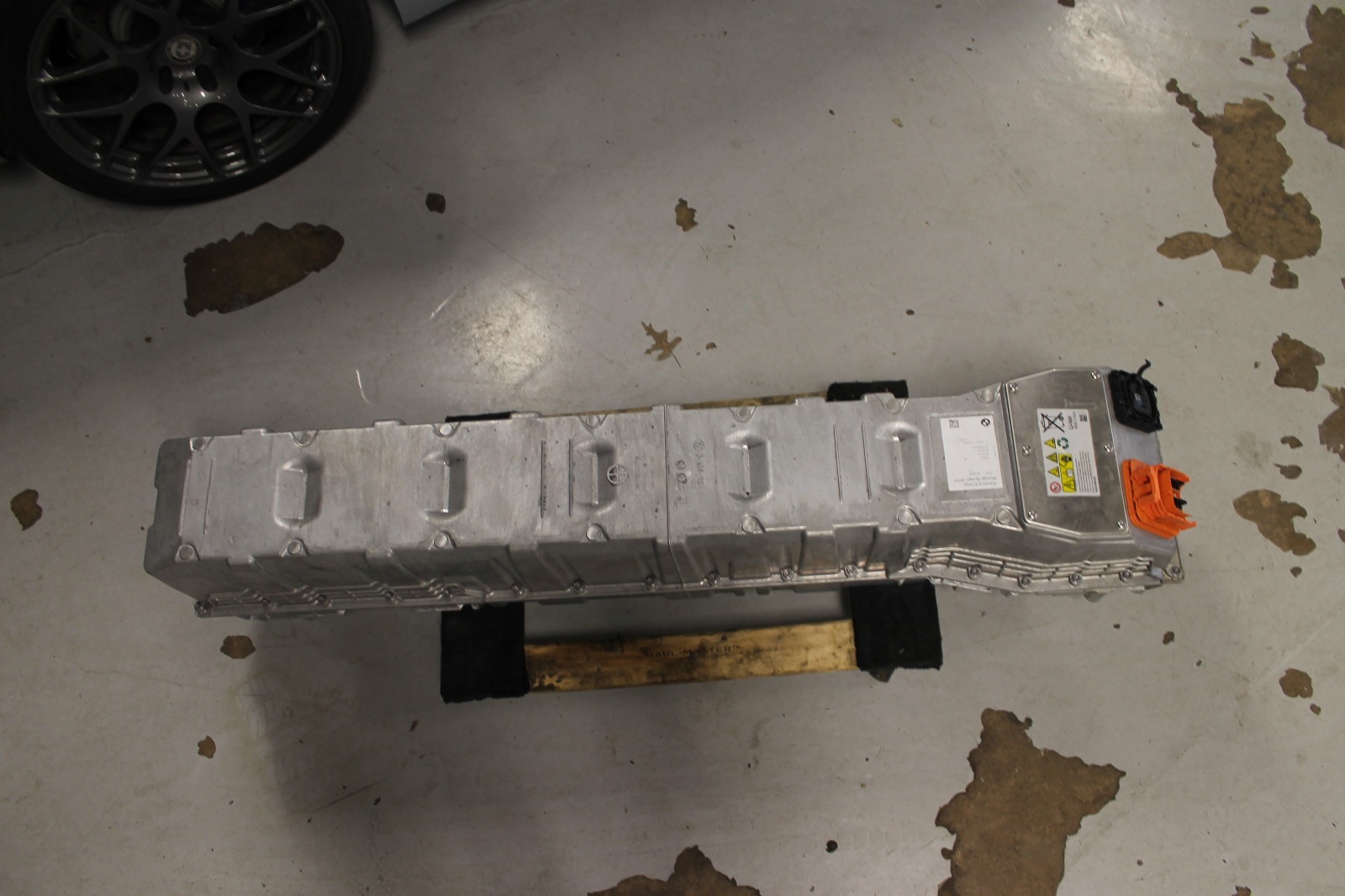 BMW i8 HIGH VOLTAGE BATTERY ASSEMBLY