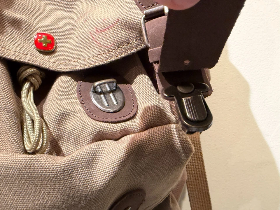 Mochila Wenger WG24709 de lona tostada de alta resistencia con correas de cuero Foto 4 de 4