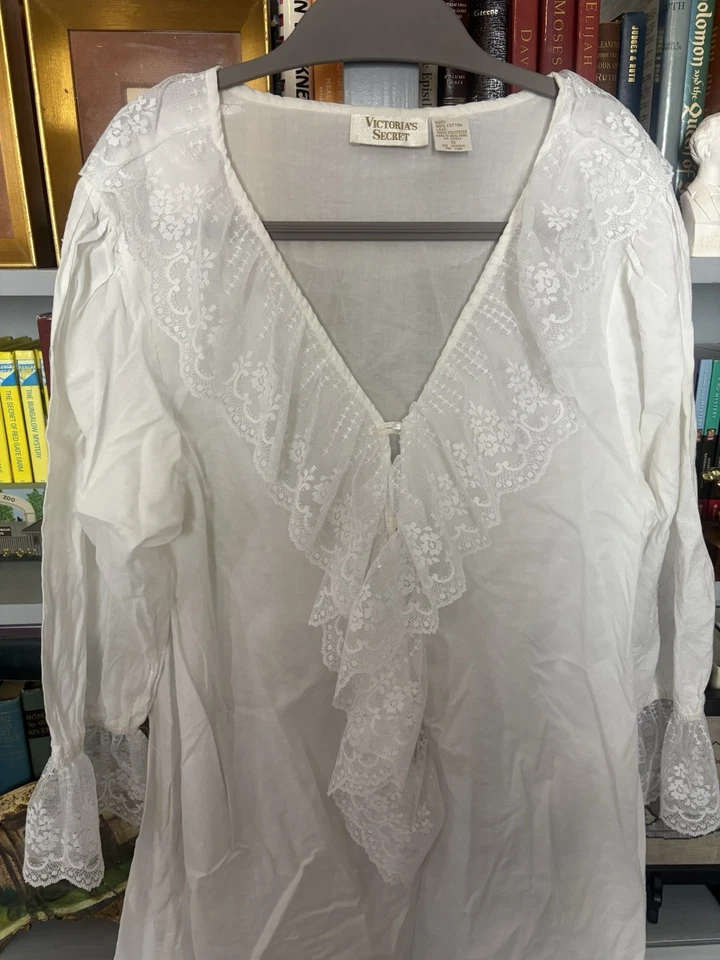 Vestido túnica de encaje blanco pequeño etiqueta dorada Victoria’s Secret vintage raro años 80 90 Foto 3 de 4