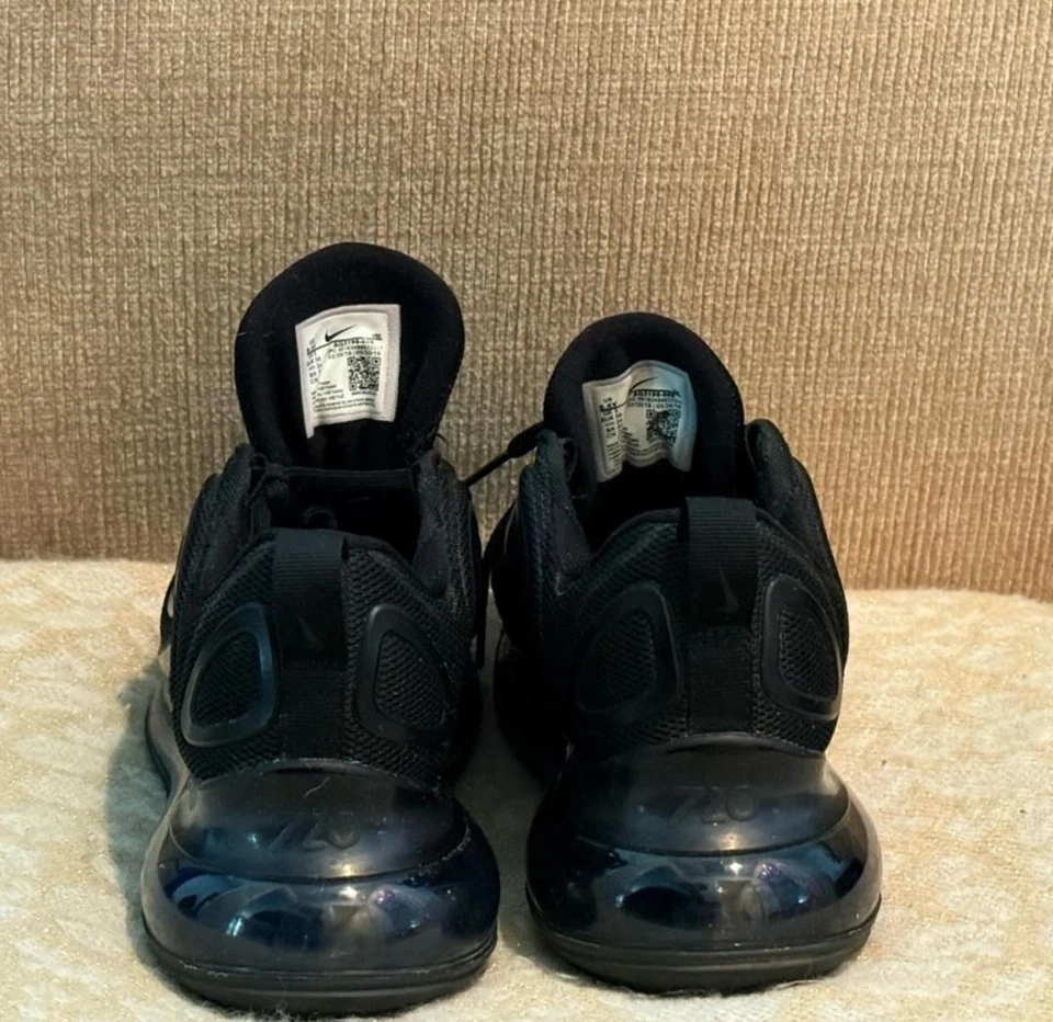 Nike Air Max 720 Triple Negro Talla 5.5Y Foto 3 de 4