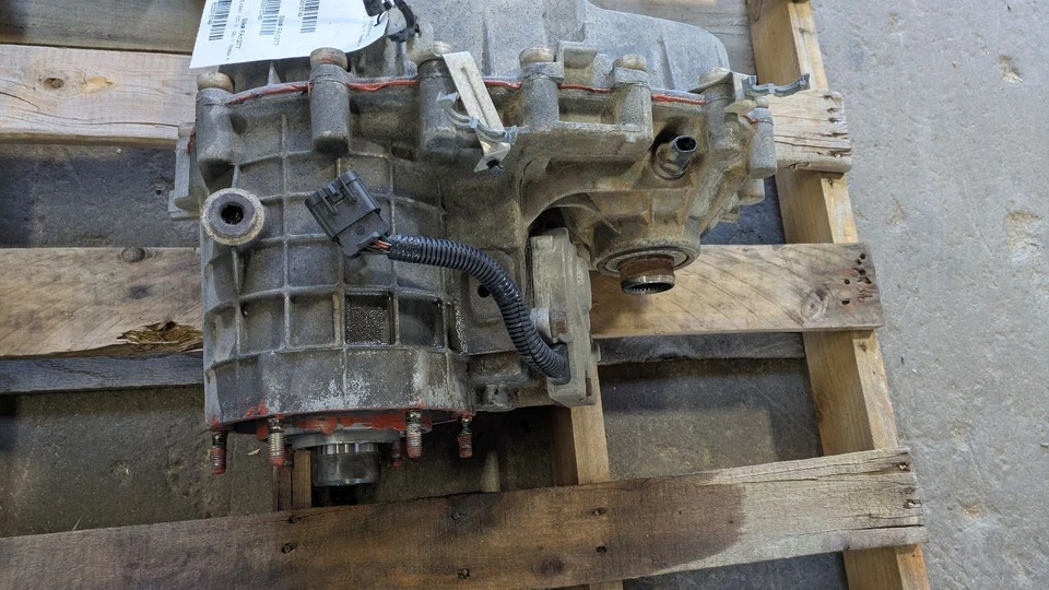 03-06 Chevy Silverado Tahoe Np8 push button transfer case 1500 suburban - Image 2 of 2