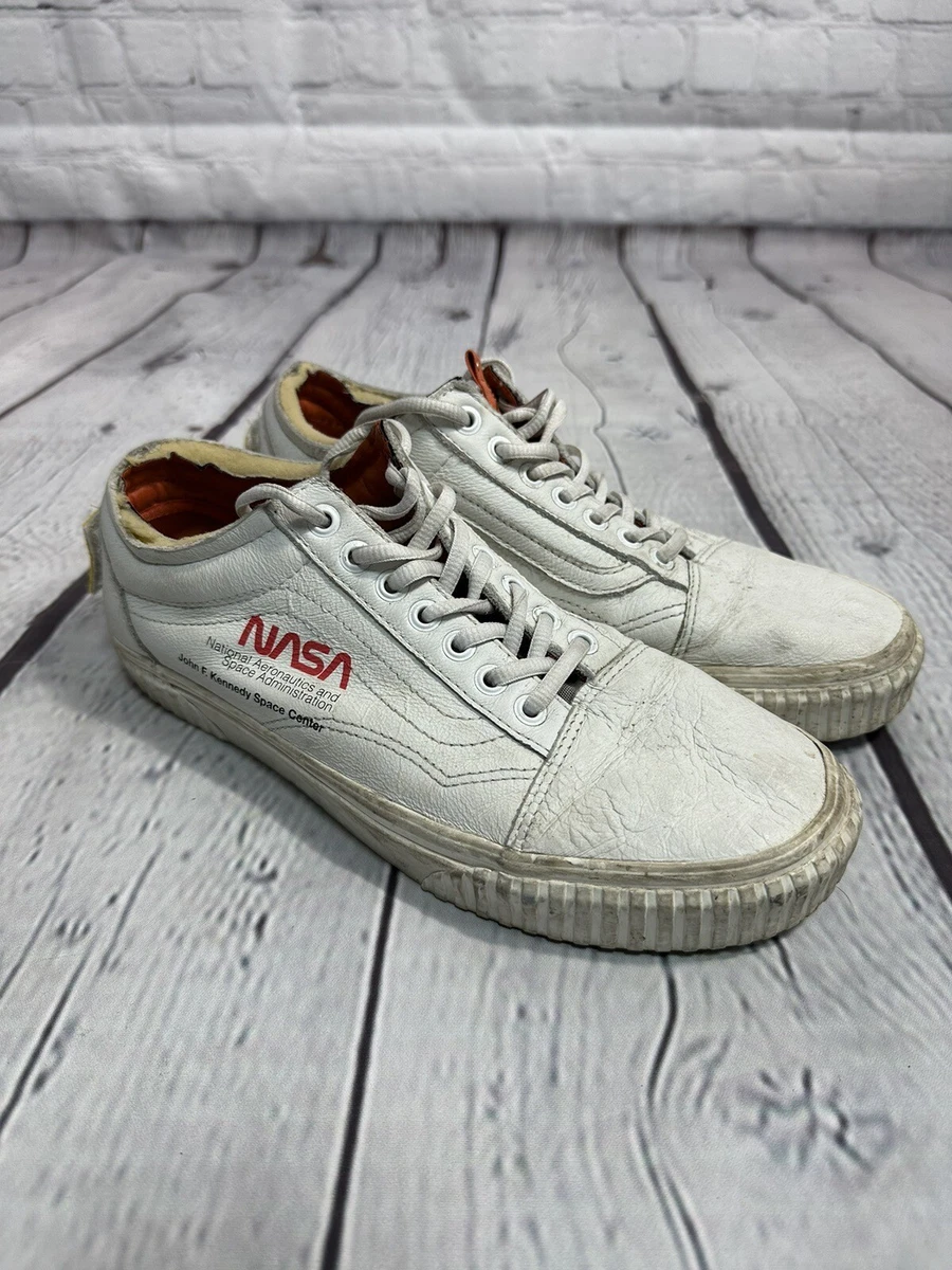 Vans nasa hotsell low white