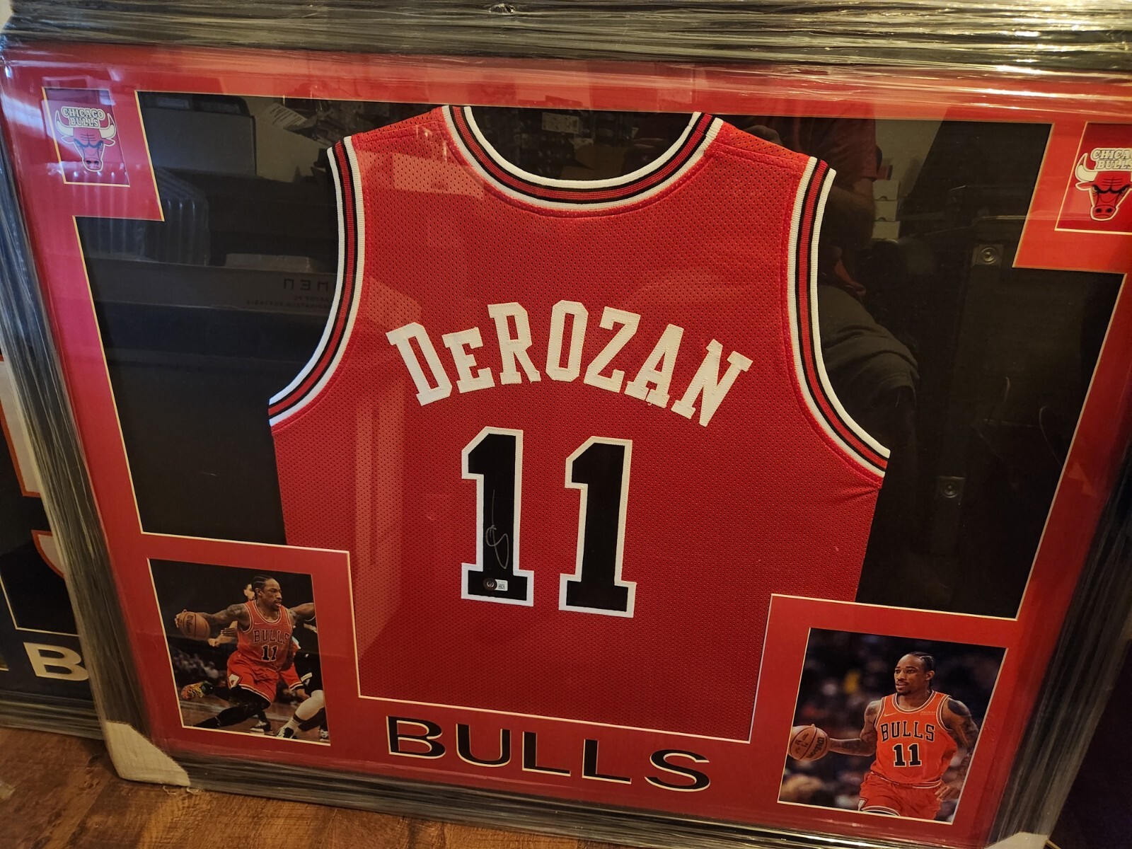 DeMar DeRozan Signed Chicago Bull Framed Jersey Display (Beckett) NBA