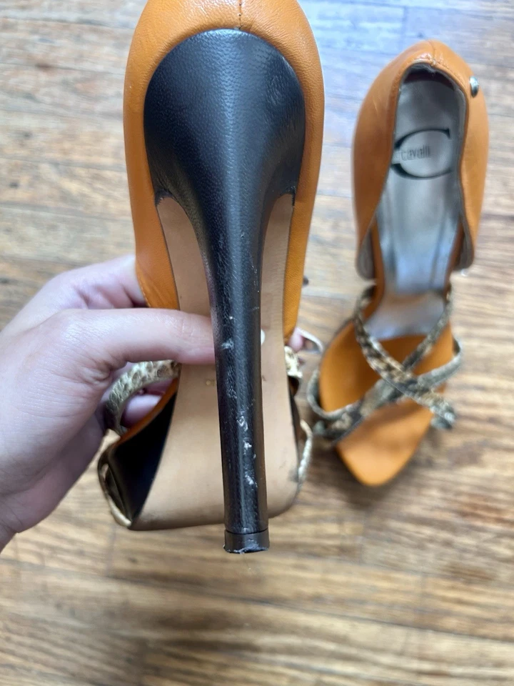 Roberto Cavalli Tacones Altos de Cuero Naranja y Negro con Correas de Piel de Serpiente Foto 3 de 4