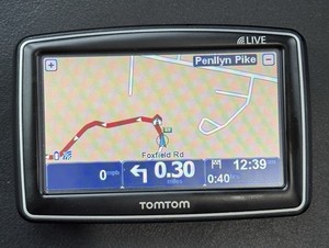 TomTom XL Live TTS GPS Navigator 4.3" Text-to-Speech Bundle Mount/Charger/USB