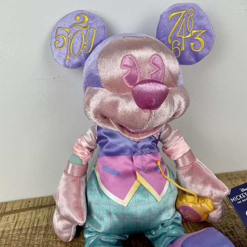 2022 Disney Mickey Mouse The Main Attraction April Plush It's A Small World 4/12 - Picture 4 of 7