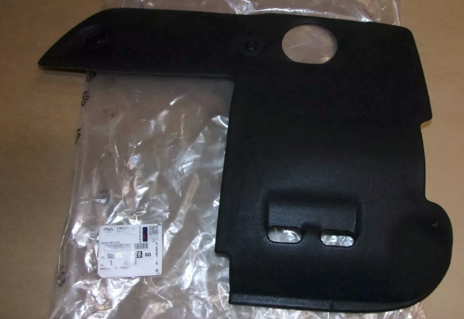 Cache moteur rigide Citroën C3 et C4 insonorisant et protecteur thermique 9805762880