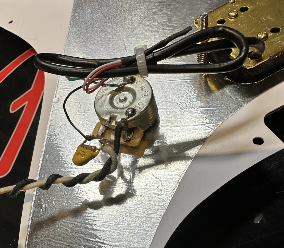 Tom Delonge Import Invader EE. UU. Especificación Electrónica 11 Agujeros 3 Capas Perloide Foto 3 de 3