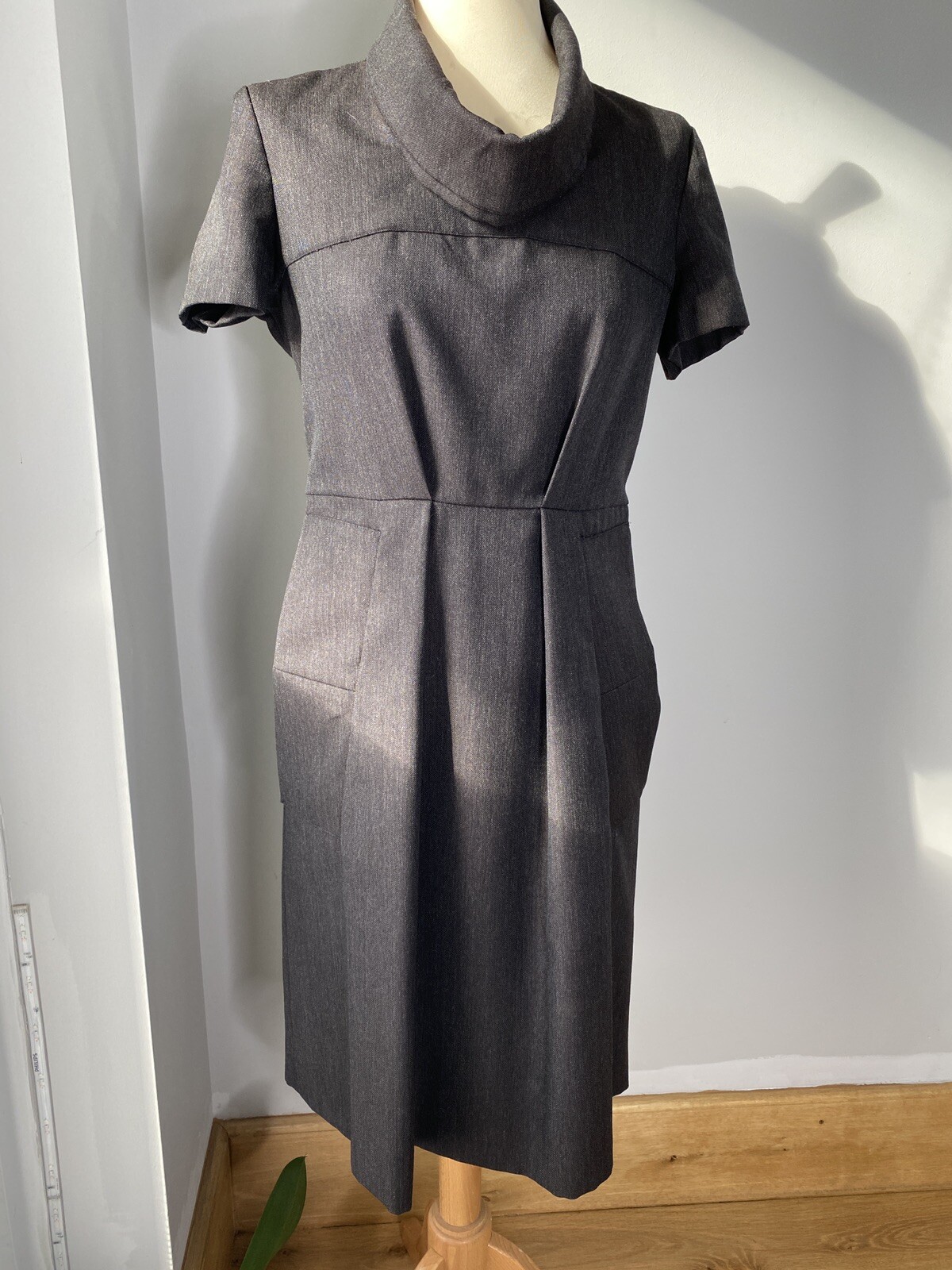 YVES SAINT LAURENT Abito grigio. Taglia FR 42. CTRL £1.200.