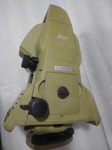 Leica TC 1700 Total Station With Hard Case - Picture 18 of 24