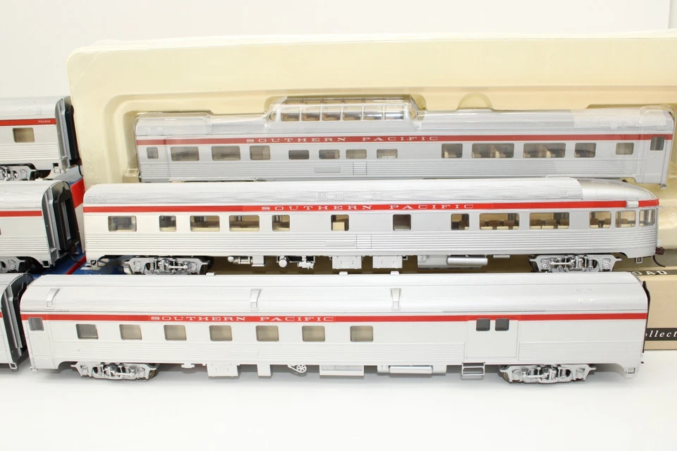 Walthers HO Scale SP Southern Pacific 85' Pullman Budd Passenger Car Set of 6 - Image 3 of 4
