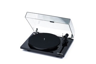 Pro Ject Essential III Turntable (Piano Black OM 10 Cartridge)