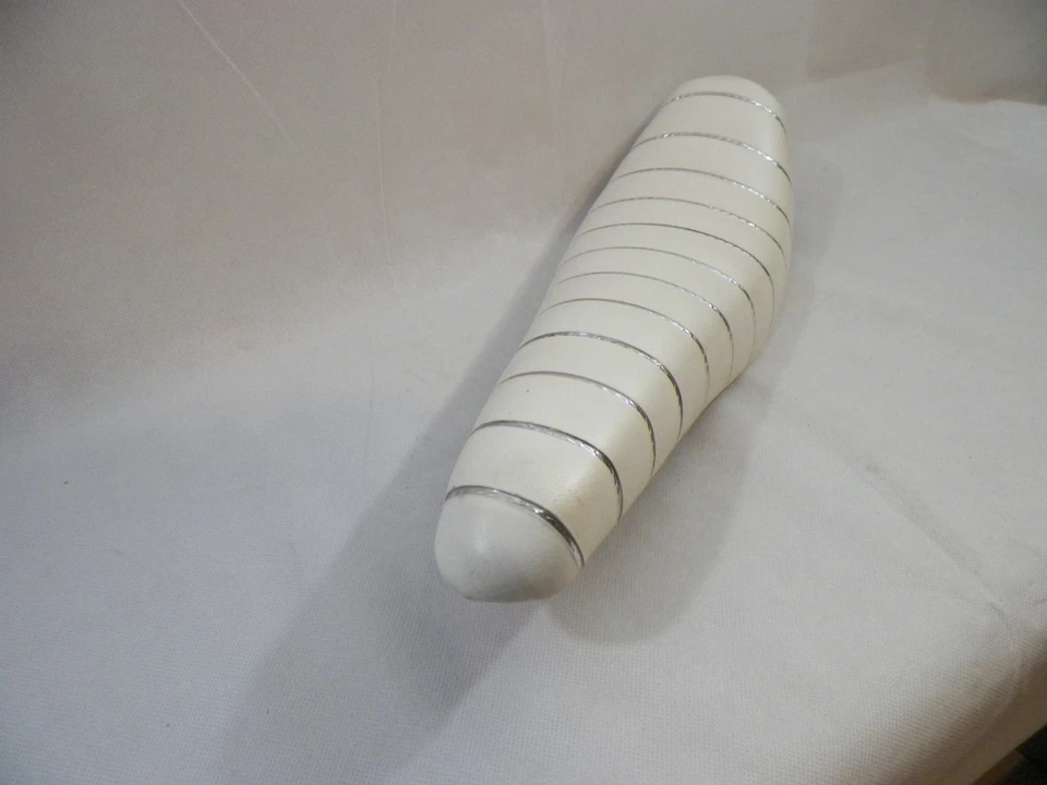 Винтажное велосипедное сиденье/седло Person Banana Permaco 926 белое с майларовыми полосками сделано в США - Изображение 3 из 4