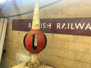 British Railways Cast Metal Railwayana Finial Ornament Red & White