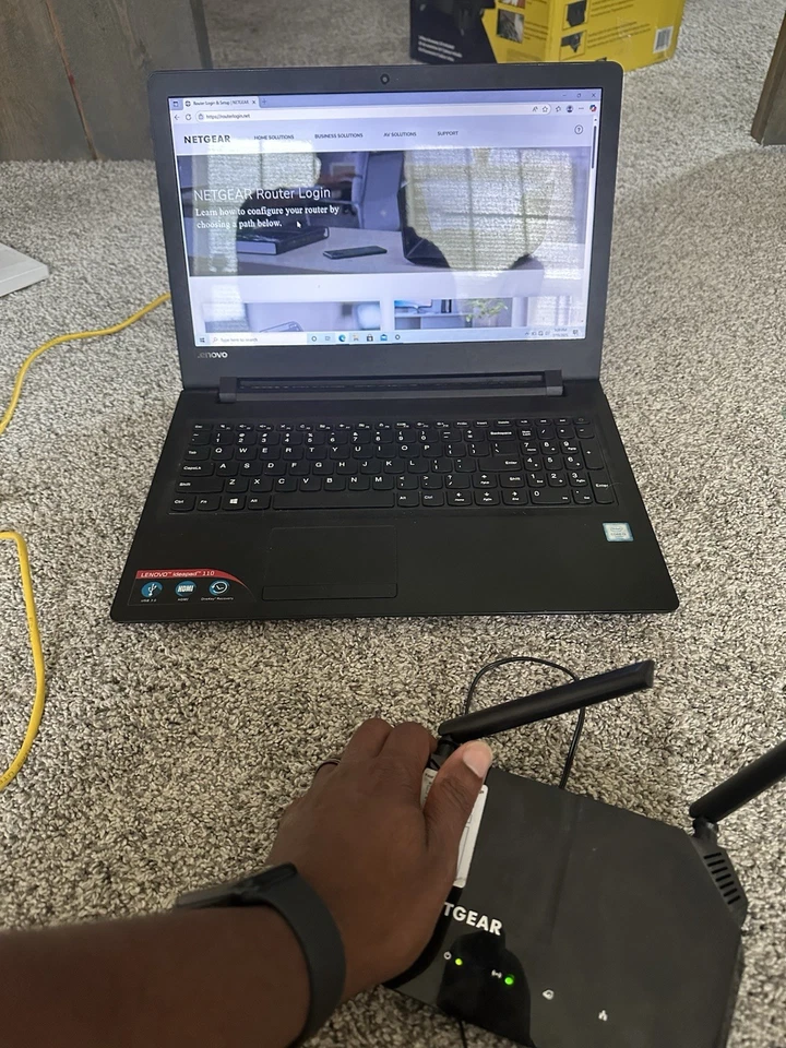 NETGEAR Ac1200 Dual Band WiFi Router Model R6120 WIFI Speeds up to 300+900 Mbps - Image 4 of 4