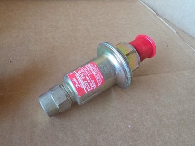 Danfoss Refrigerant Pilot Valve 027B1100 CVP 0-7 Bar 0-100 Psig New OLD Stock 