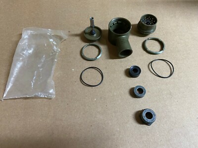 Amphenol M55181/7-01 Circular MIL 18 Pin 90 Degree Cable Connector Fitting OCS66