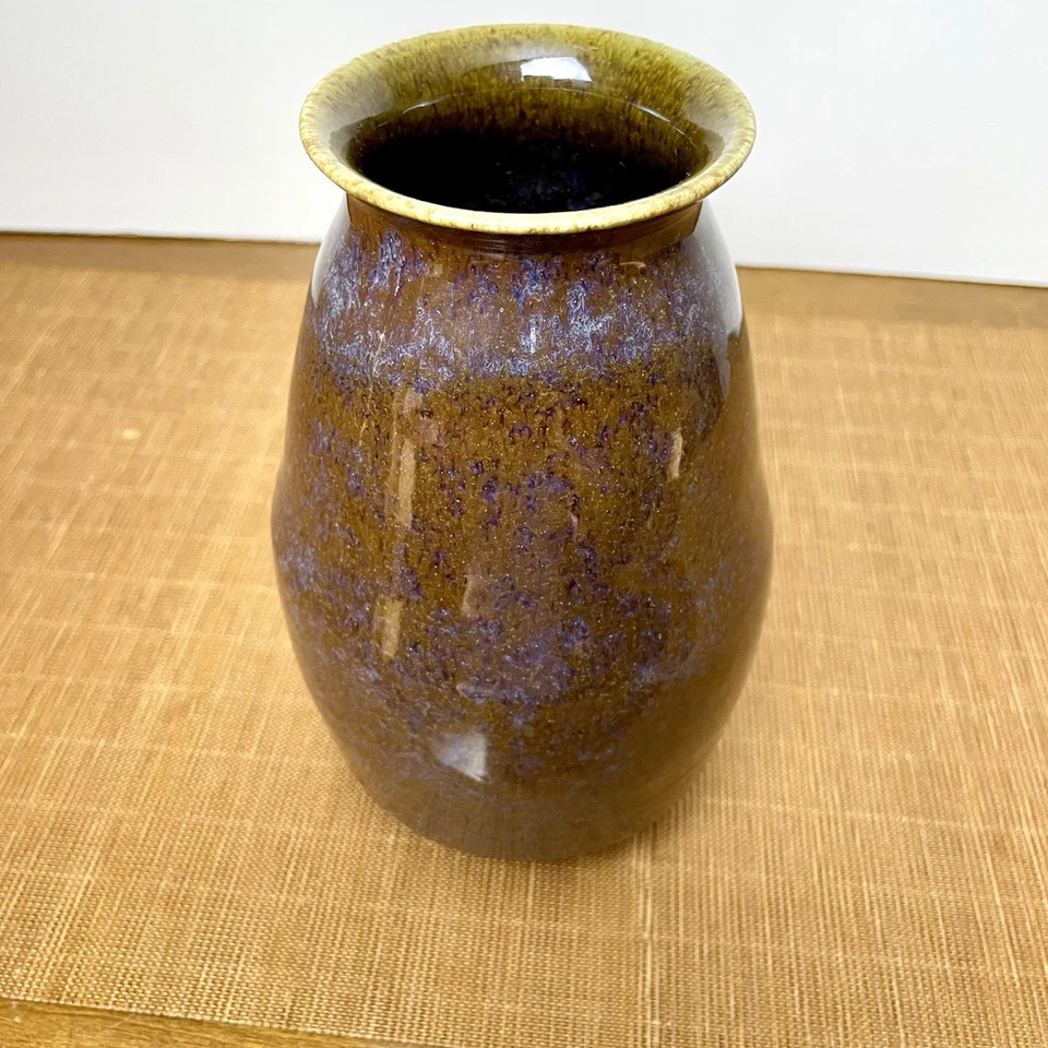 Jarrón Studio Pottery hecho a mano de cerámica de 7” esmalte marrón con mota azul firmado 5/5 Foto 4 de 4