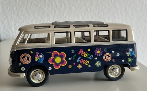 Kinsmart Modell / 1:24 Volkswagen VW T1 Van Bus Samba Blau/Weiß Hippie - Imagen 4 de 12