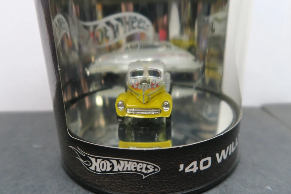 2004 HOT WHEELS OILCAN STREET ROD SERIES '40 WILLYS COUPE GASSER WHITE W/FLAMES! - Image 4 of 4