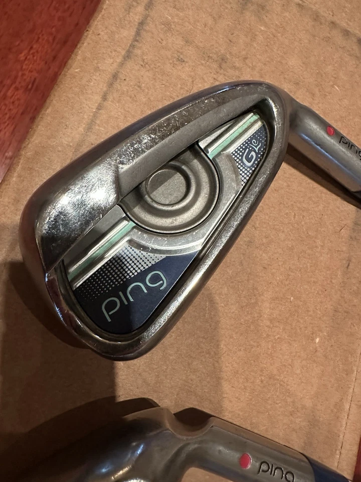 Juego de plancha PING GLE RED DOT para damas/mujeres hierro 7-9 + cuña en U con grafito ULT230 Foto 4 de 4