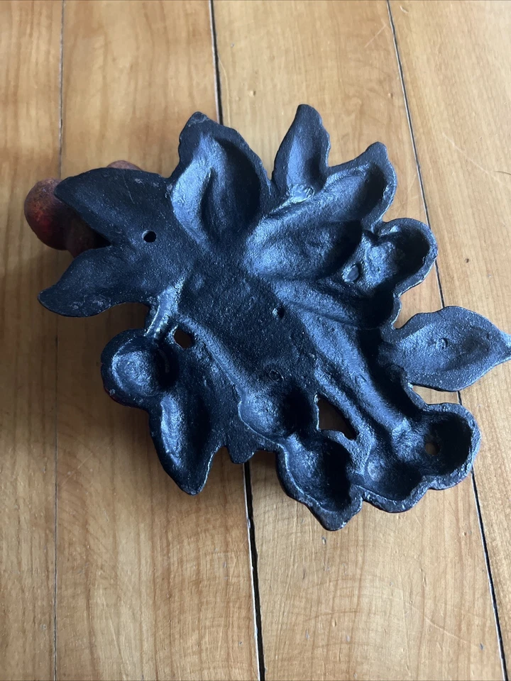 Aldaba de hierro fundido cereza  Foto 2 de 3