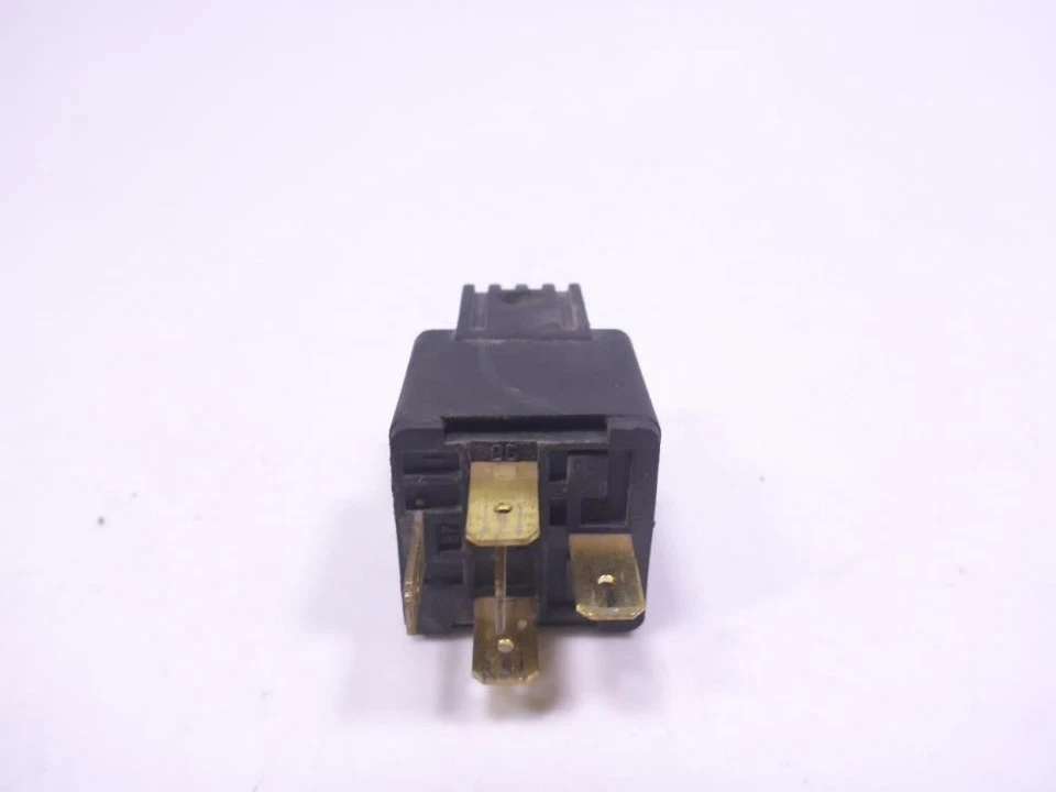 86 Suzuki GSXR 1100 Relay 12V 30A - Image 2 of 4