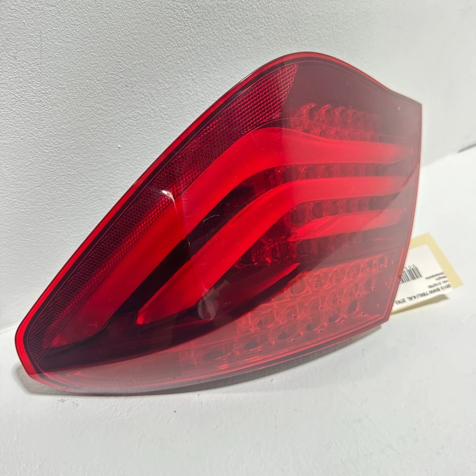 BMW 750LI 2013-2015 LUZ TRASERA DERECHA EXTERIOR LUZ LUZ OEM Foto 2 de 4