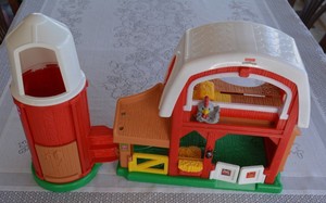 Vintage 2005 Fisher Price Little People Barn Silo Animal Sounds