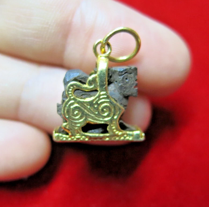 Colgante Amuleto León Singha Himapant Madera Negra Tallada Sagrada Luang Por Horm Raro Foto 2 de 4